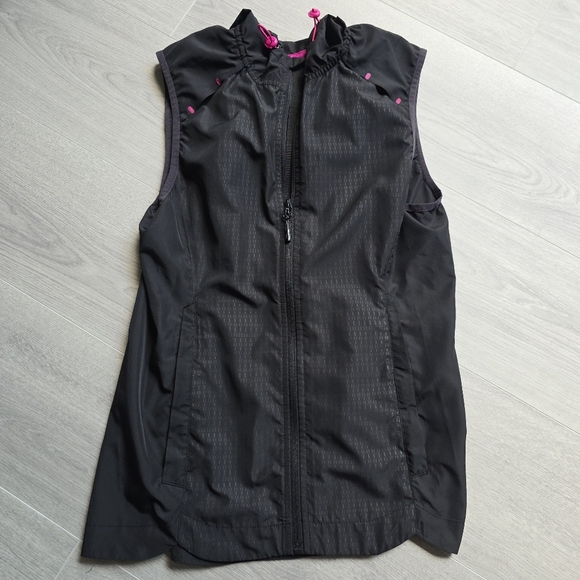 Mondetta Black Sleeveless Jacket - Picture 1 of 6